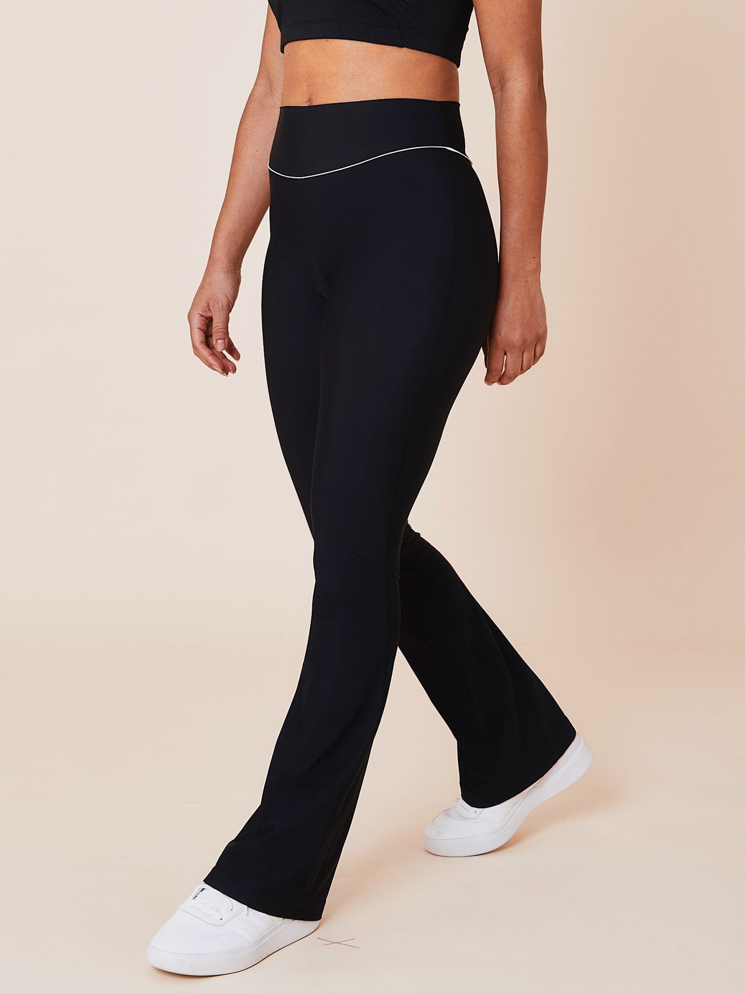 Peak high-waist flared brushed leggings - Nero