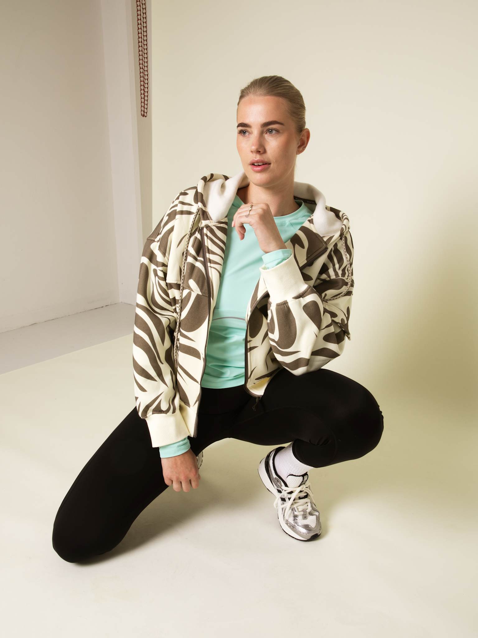 Roam sweatshirt zip hooded jacket - Zebra Hazel